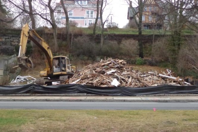 This is all that remains of what was once a nice old house at the Cut